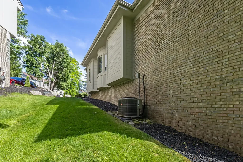 28044 Hickory Circle Farmington Hills City MI 48331