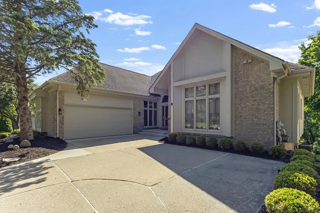 28044 Hickory Circle Farmington Hills City MI 48331
