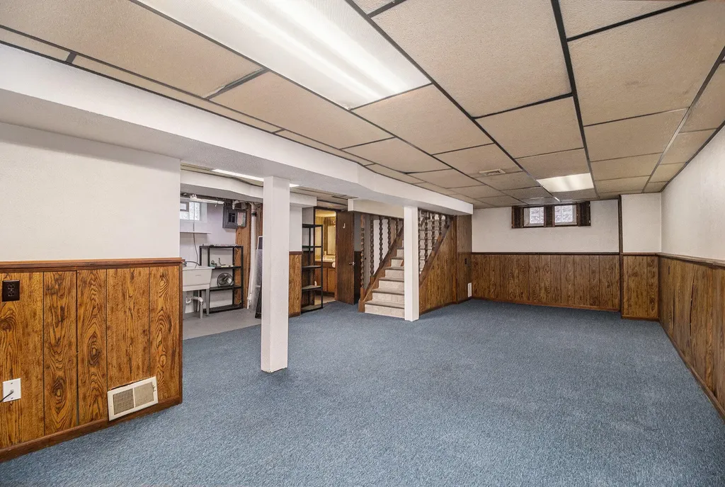 9885 Hubert Avenue Allen Park City MI 48101