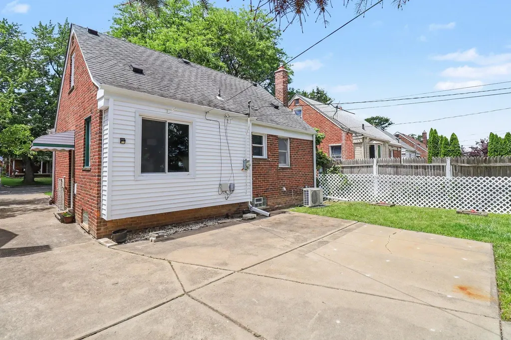 9885 Hubert Avenue Allen Park City MI 48101