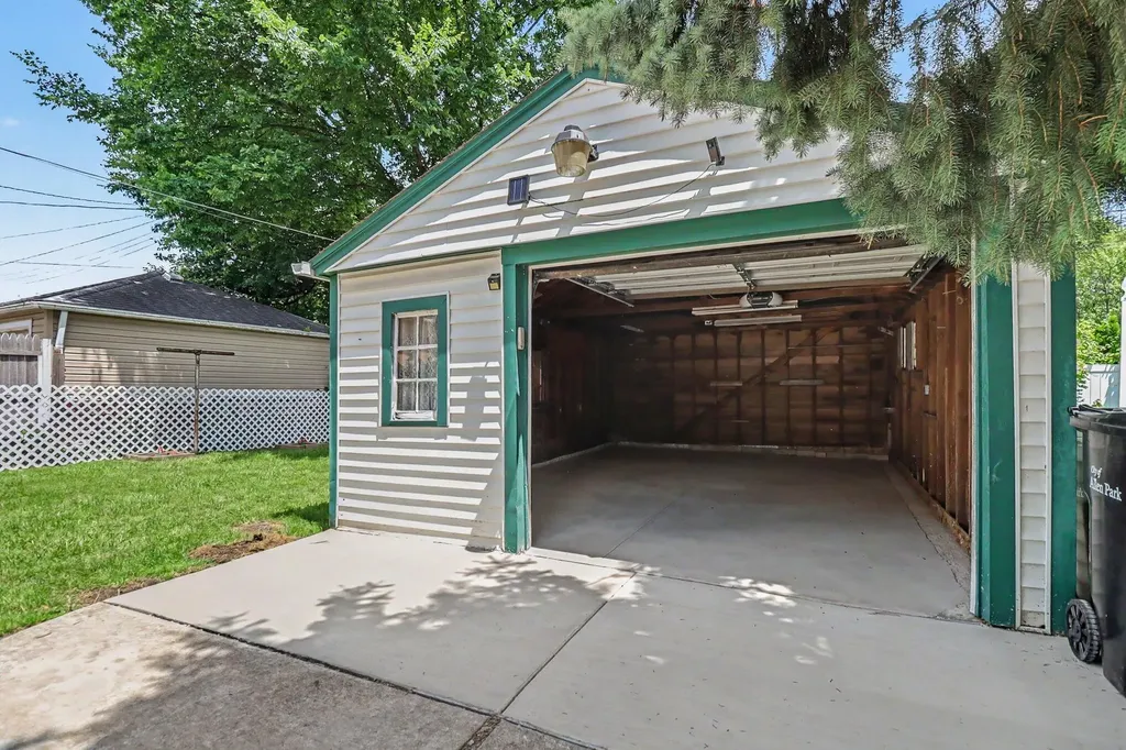 9885 Hubert Avenue Allen Park City MI 48101
