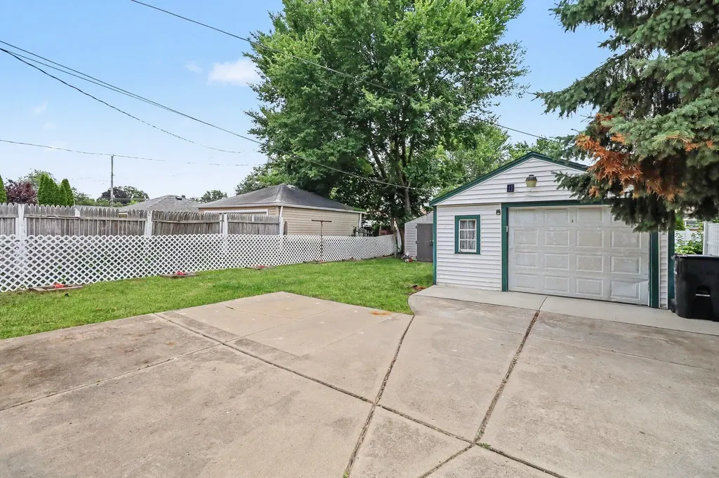 9885 Hubert Avenue Allen Park City MI 48101