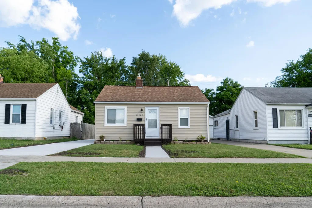 25627 Penn Street Dearborn Heights City MI 48125