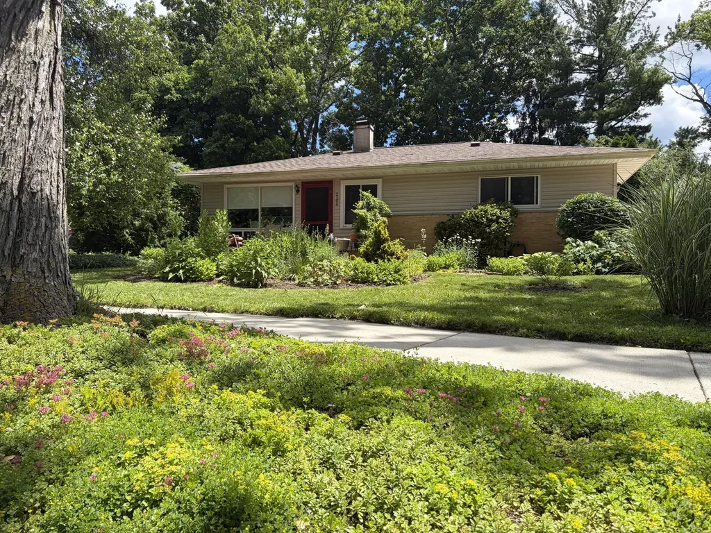 2104 S Circle Drive Ann Arbor City MI 48103