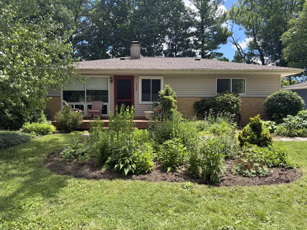 2104 S Circle Drive Ann Arbor City MI 48103