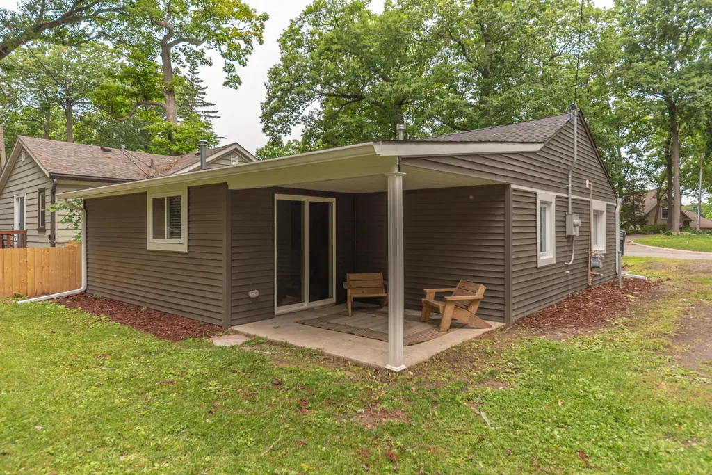 5050 Grover Drive Genoa Township MI 48116