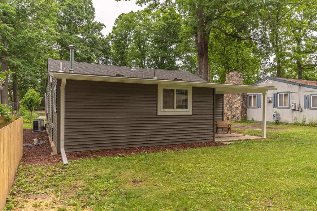 5050 Grover Drive Genoa Township MI 48116