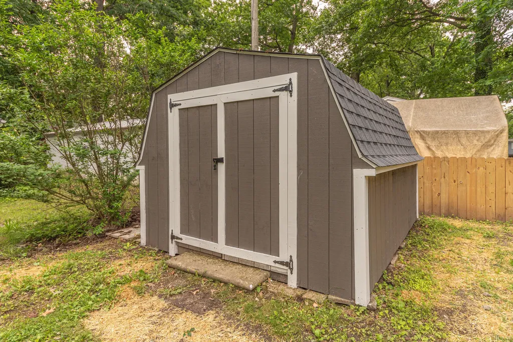 5050 Grover Drive Genoa Township MI 48116
