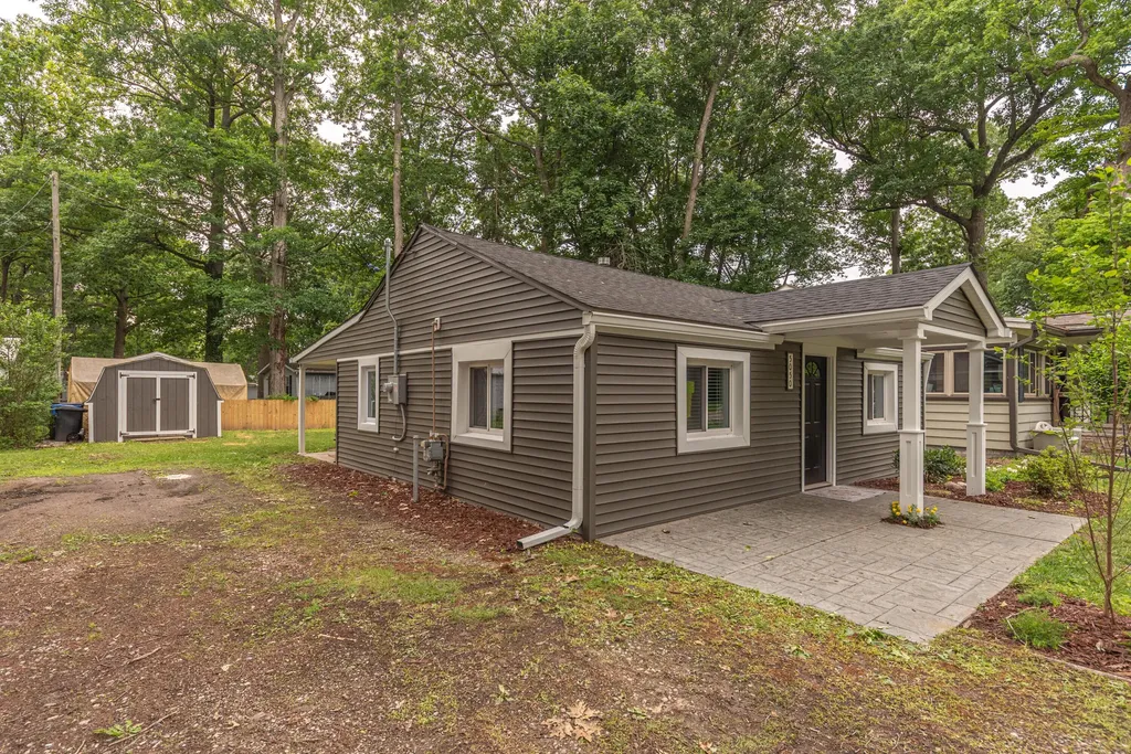 5050 Grover Drive Genoa Township MI 48116