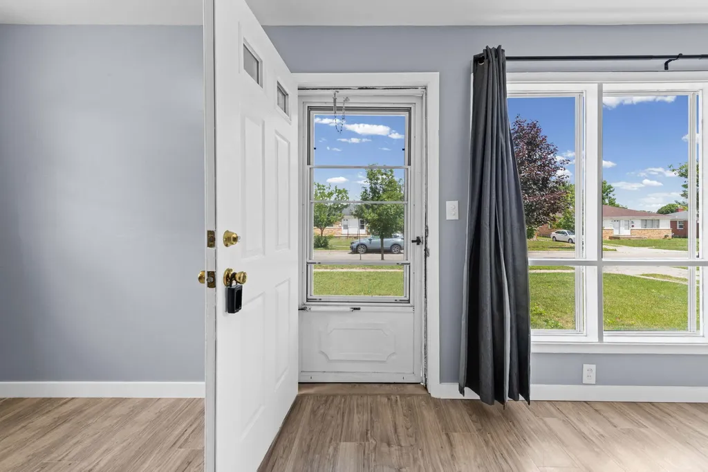 2464 Stieber Street Westland City MI 48186