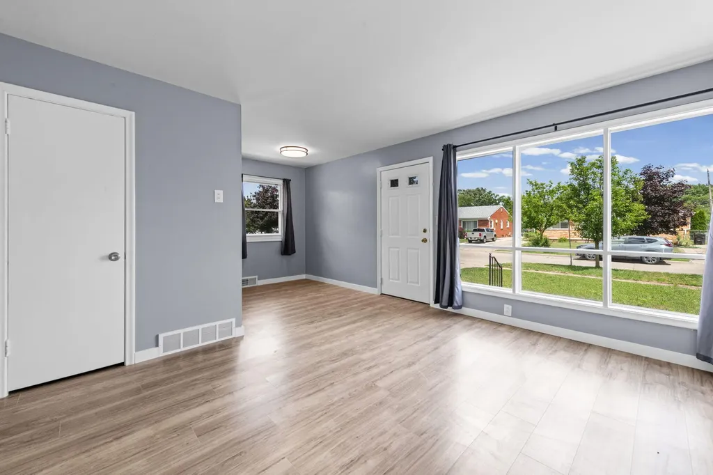 2464 Stieber Street Westland City MI 48186