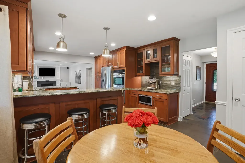 1810 Hickory Bark Lane Bloomfield Hills City MI 48304