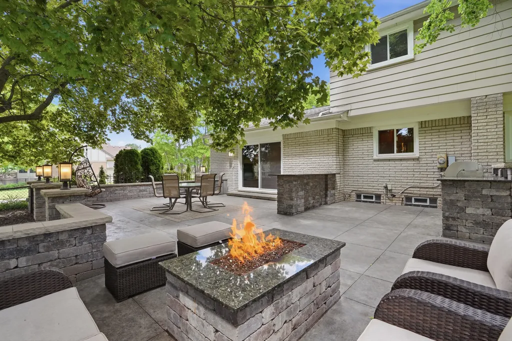 1810 Hickory Bark Lane Bloomfield Hills City MI 48304