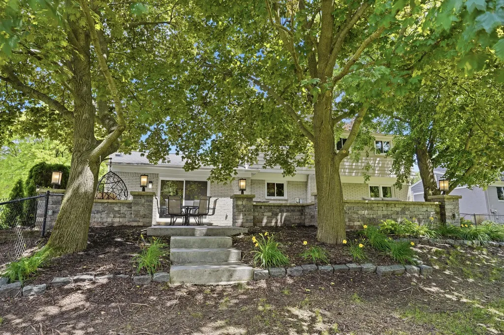 1810 Hickory Bark Lane Bloomfield Hills City MI 48304