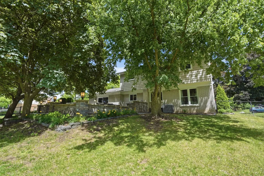 1810 Hickory Bark Lane Bloomfield Hills City MI 48304
