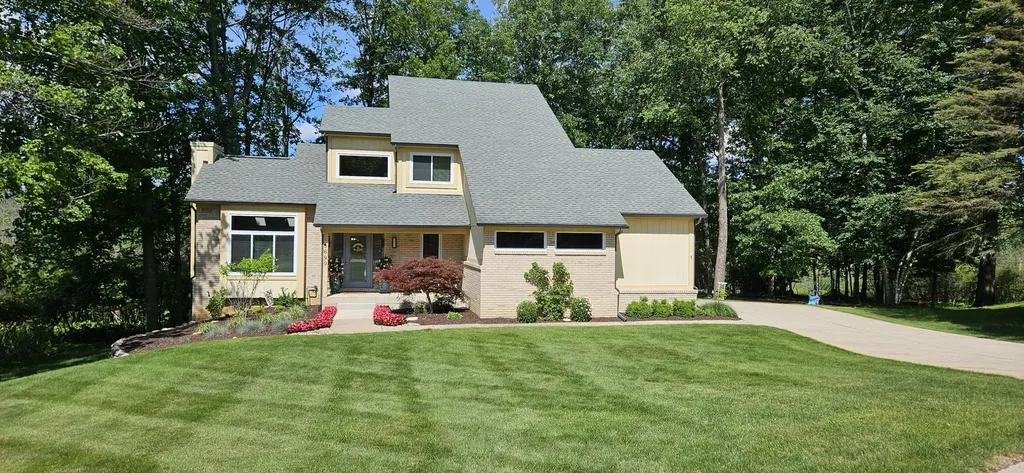 8690 Scenic Bluff Lane White Lake Charter Township MI 48386