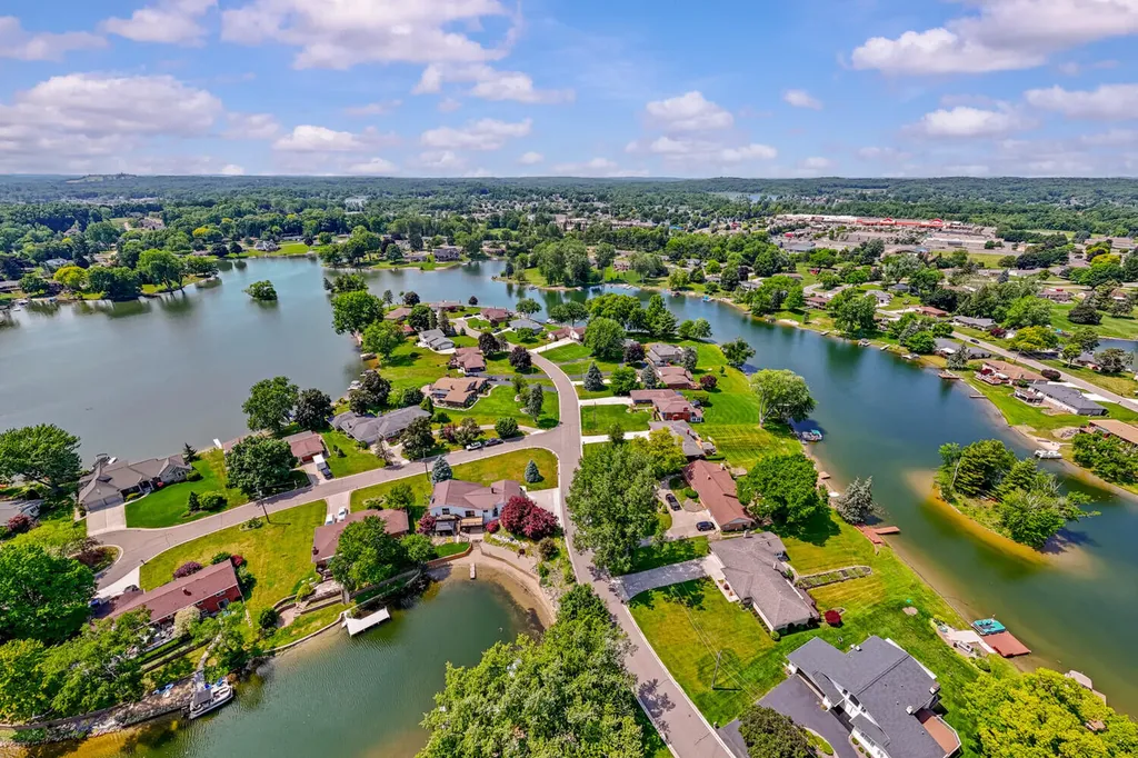 8690 Scenic Bluff Lane White Lake Charter Township MI 48386
