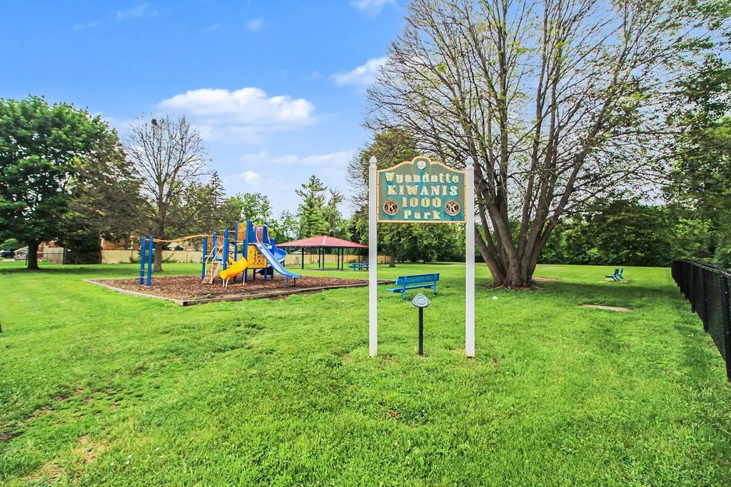 544 North Drive Wyandotte City MI 48192