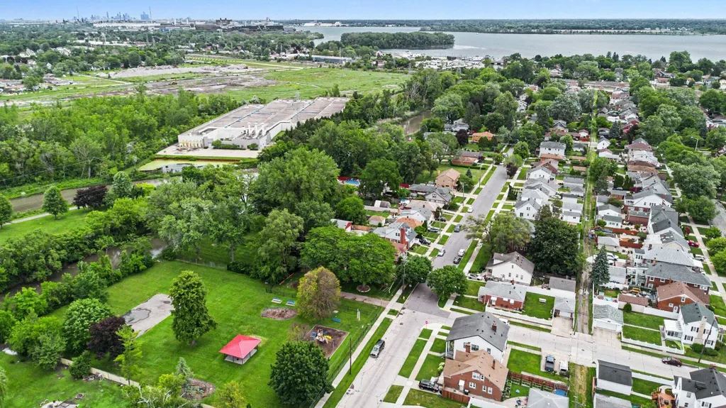 544 North Drive Wyandotte City MI 48192