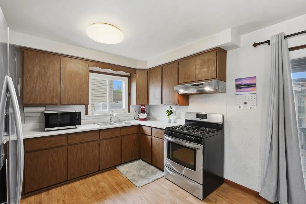8171 Perrin Avenue Westland City MI 48185