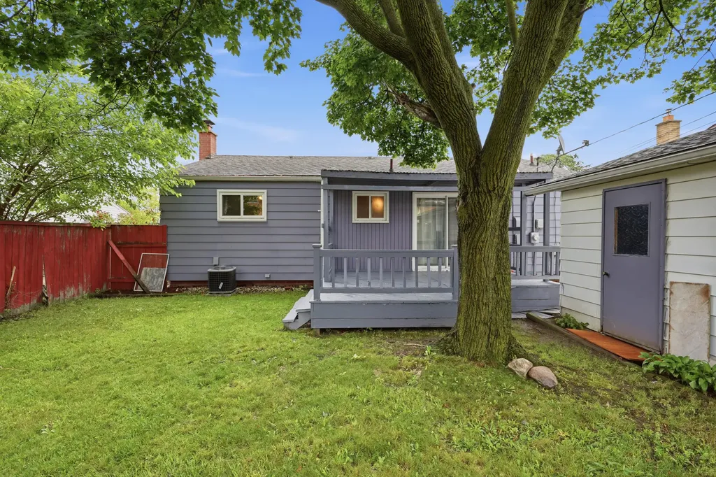 8171 Perrin Avenue Westland City MI 48185