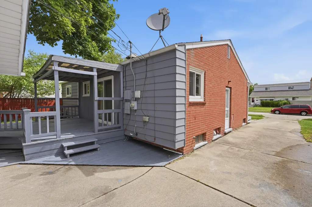 8171 Perrin Avenue Westland City MI 48185