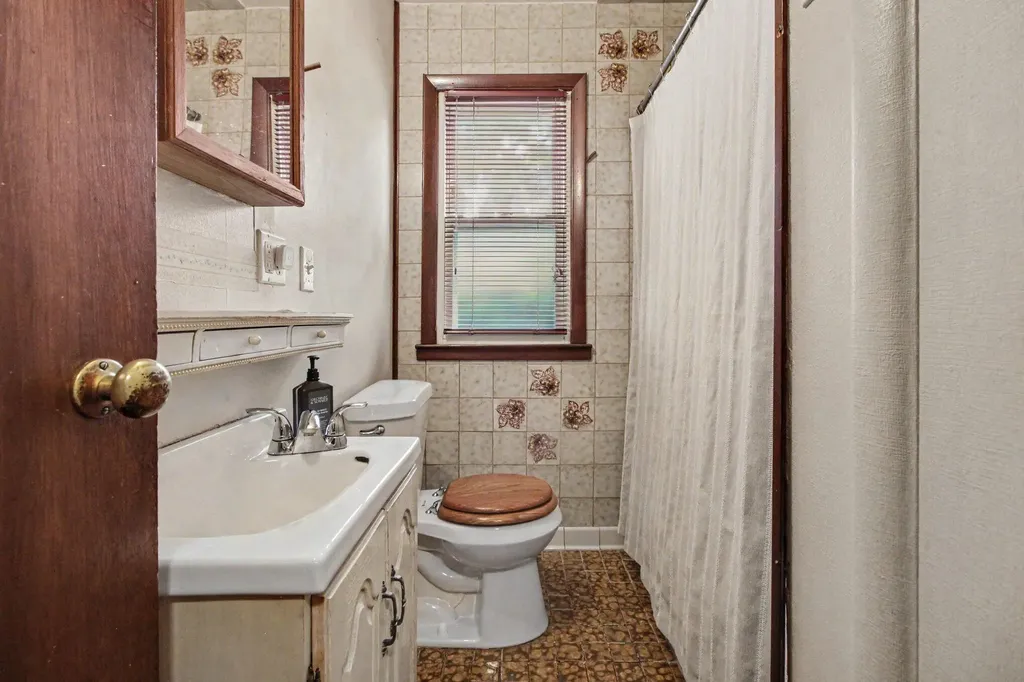 612 Greenlawn Street Ypsilanti Charter Township MI 48198