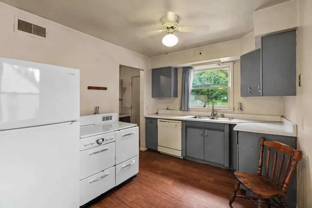 612 Greenlawn Street Ypsilanti Charter Township MI 48198