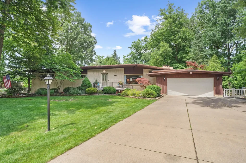 8936 Birchwood Court Berlin Charter Township MI 48166