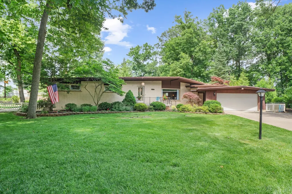 8936 Birchwood Court Berlin Charter Township MI 48166