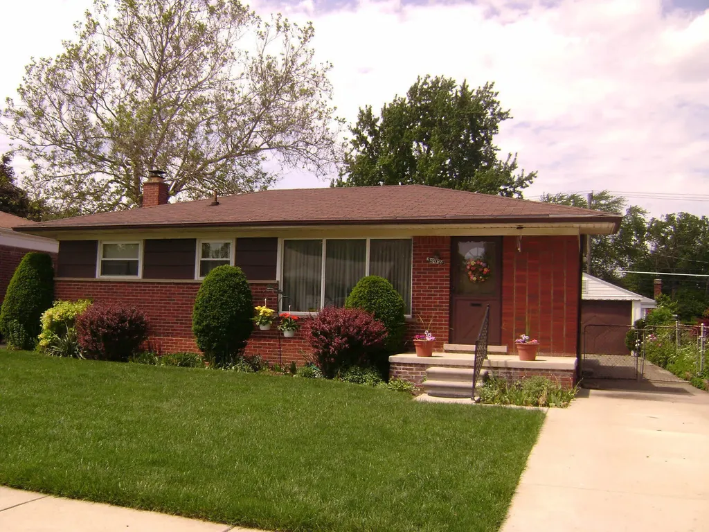 33030 Barton Street Garden City City MI 48135