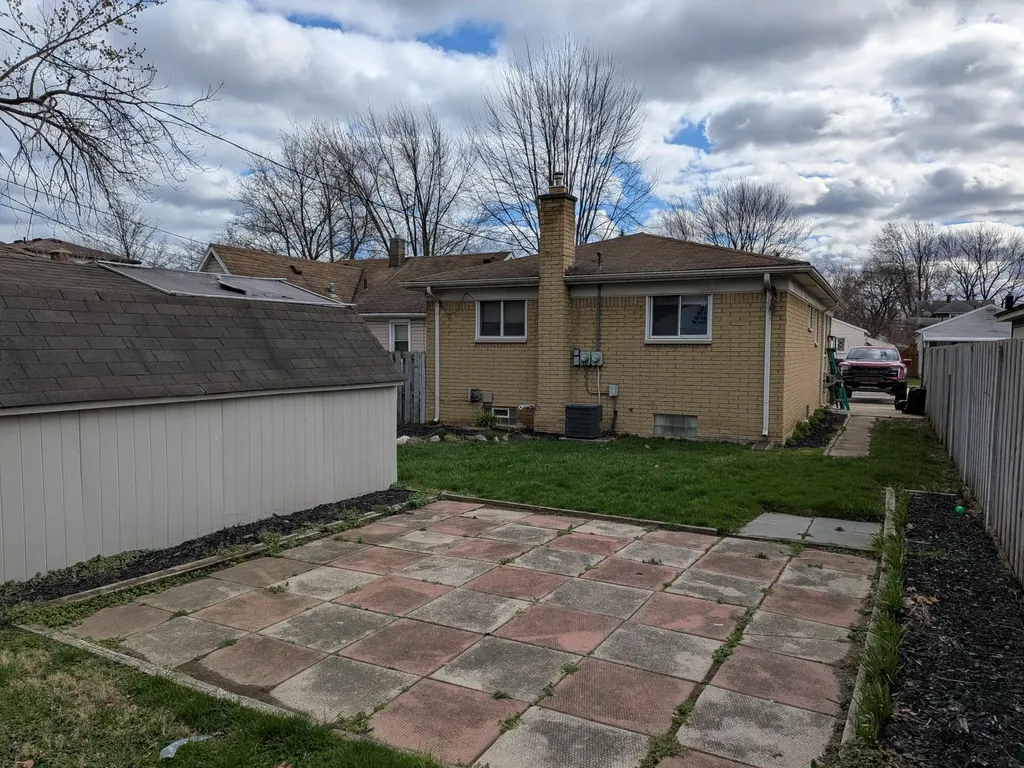 2140 Olive Avenue Lincoln Park City MI 48146