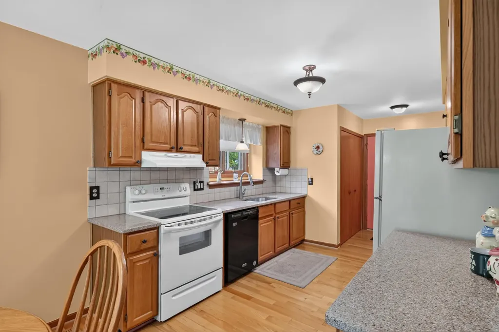 34555 Dover Avenue Livonia City MI 48150