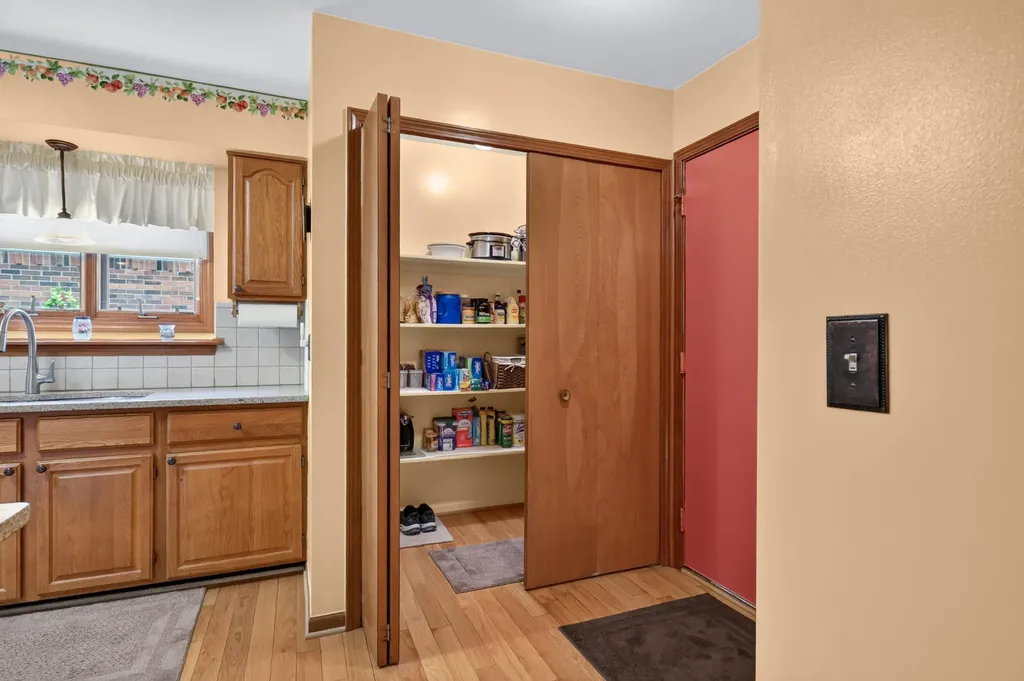 34555 Dover Avenue Livonia City MI 48150