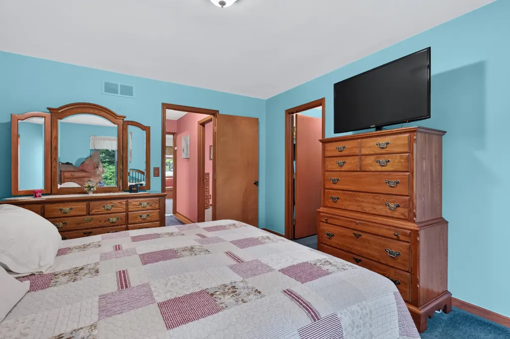 34555 Dover Avenue Livonia City MI 48150