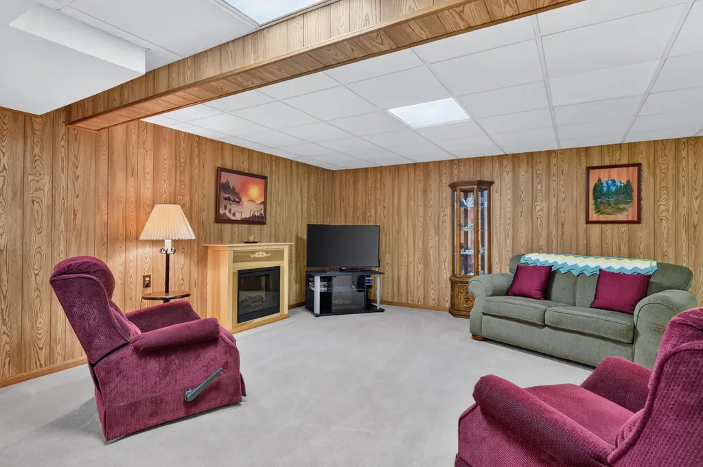 34555 Dover Avenue Livonia City MI 48150