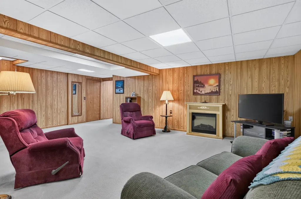 34555 Dover Avenue Livonia City MI 48150