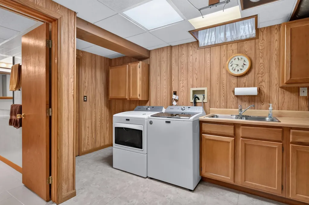 34555 Dover Avenue Livonia City MI 48150