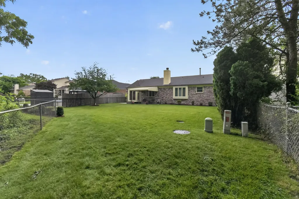 34555 Dover Avenue Livonia City MI 48150