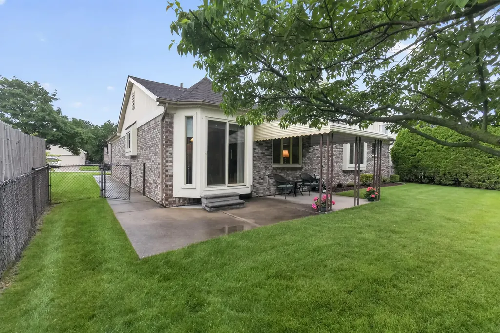34555 Dover Avenue Livonia City MI 48150