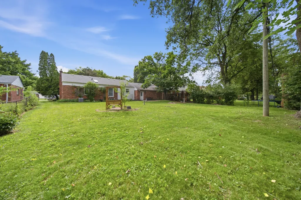 14009 Arnold Street Redford Charter Township MI 48239