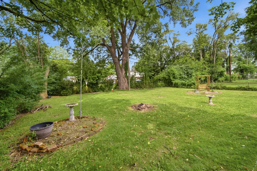 14009 Arnold Street Redford Charter Township MI 48239