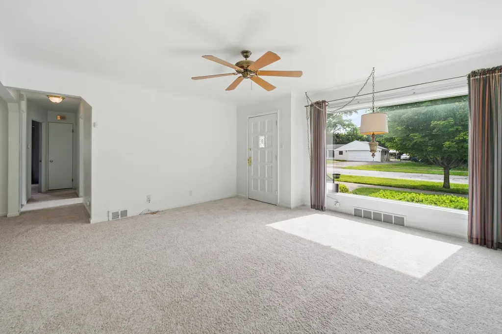 14009 Arnold Street Redford Charter Township MI 48239