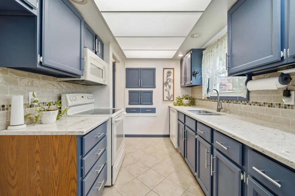 14009 Arnold Street Redford Charter Township MI 48239