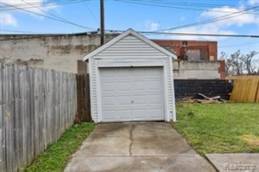 18061 Kentucky Street Detroit City MI 48221