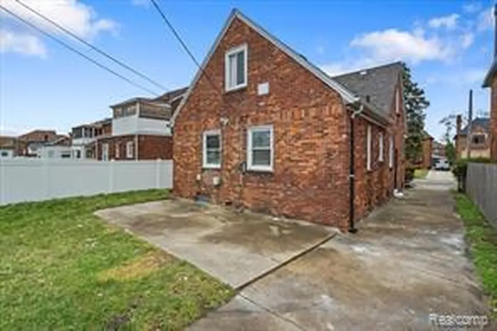 18061 Kentucky Street Detroit City MI 48221