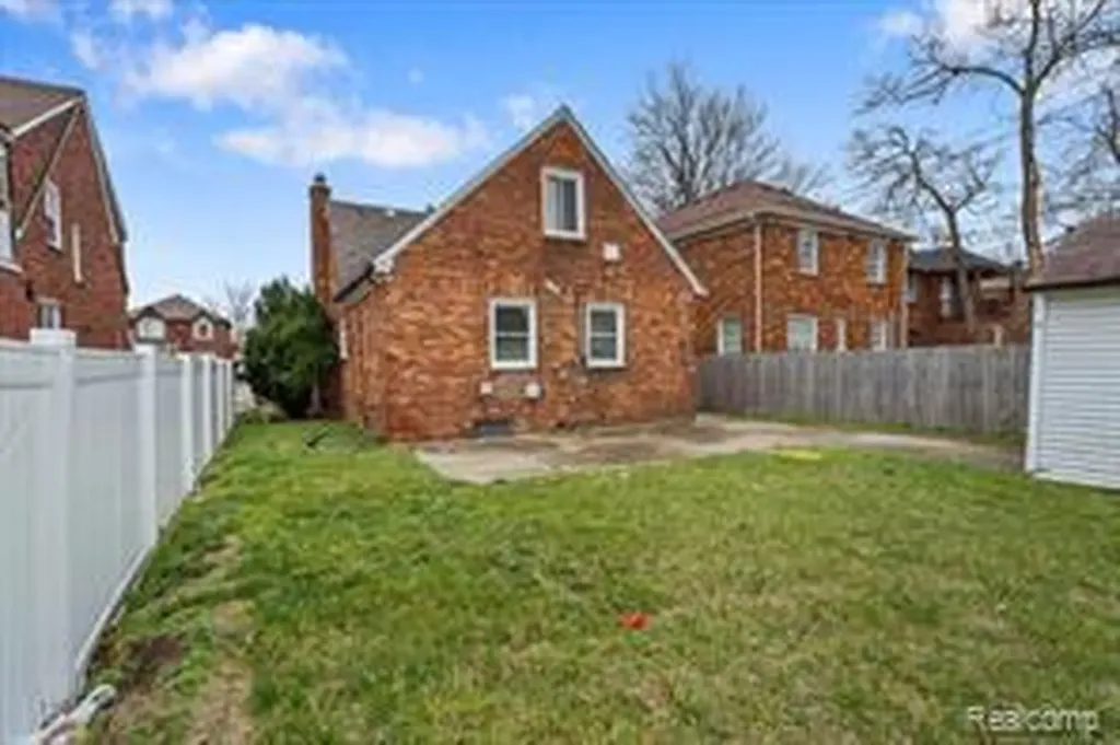 18061 Kentucky Street Detroit City MI 48221