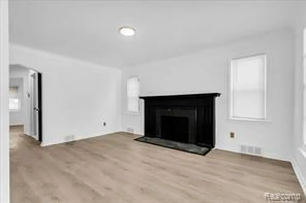 19703 Mansfield Street Detroit City MI 48235