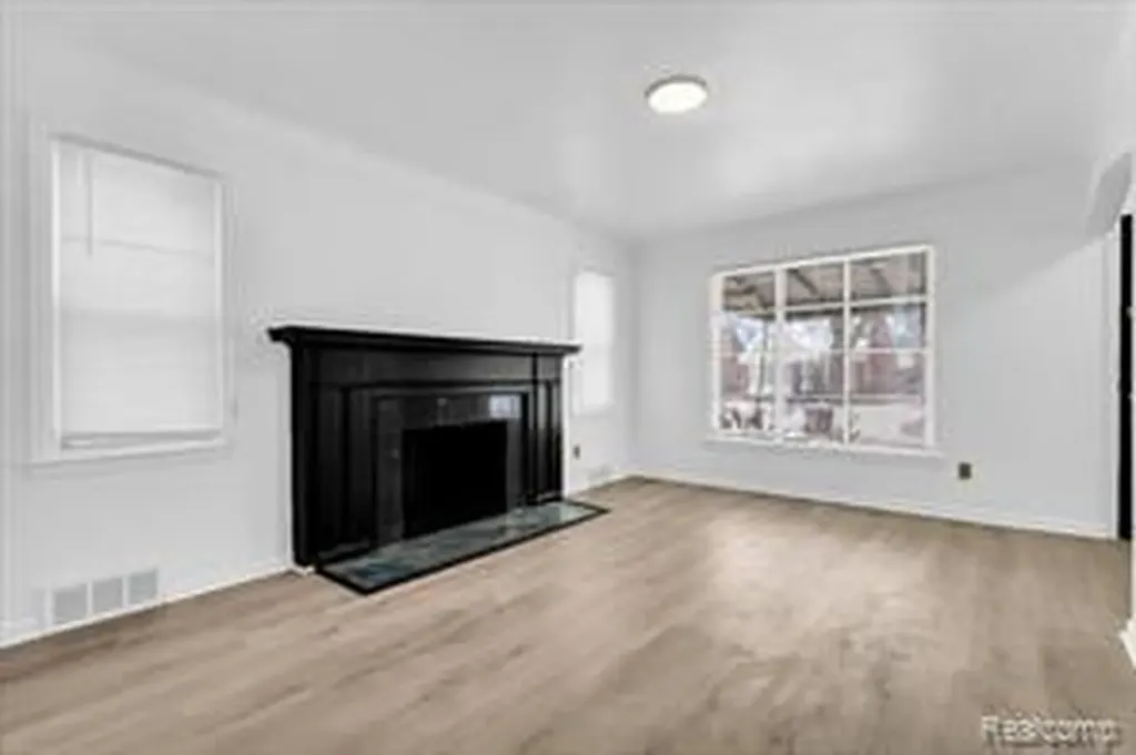 19703 Mansfield Street Detroit City MI 48235