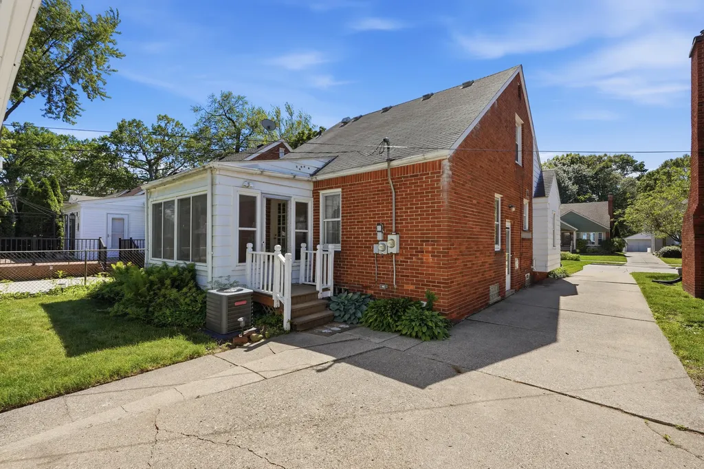 3031 Syracuse Street Dearborn City MI 48124